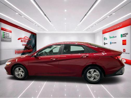 2024 Hyundai ELANTRA SE