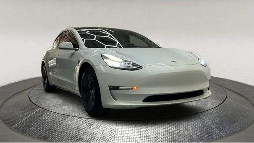 Pearl White Multi-Coat 2018 Tesla Model 3 Standard