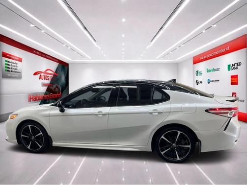 Wind Chill Pearl/Midnight Black Metallic 2020 Toyota Camry XSE