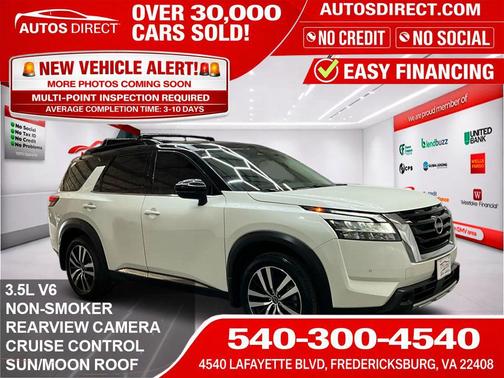 Pearl White Tricoat/Super Black 2023 Nissan Pathfinder Platinum 4WD