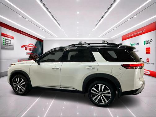 Pearl White Tricoat/Super Black 2023 Nissan Pathfinder Platinum 4WD