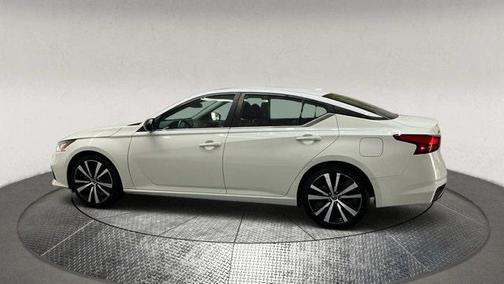2021 Nissan Altima SR FWD