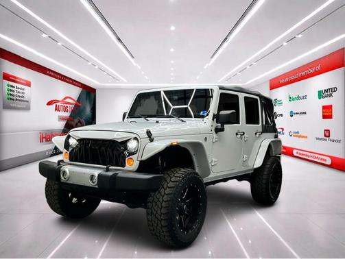 Bright White Clearcoat 2017 Jeep Wrangler Unlimited Sahara