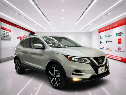Brilliant Silver Metallic 2022 Nissan Rogue Sport SL