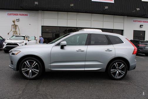 Electric Silver Metallic 2018 Volvo XC60 T6 Momentum
