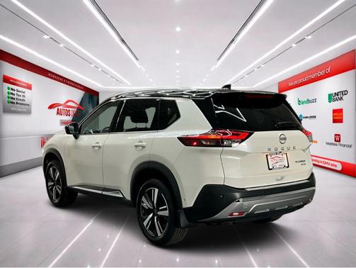 Pearl White Tricoat/Super Black 2023 Nissan Rogue Platinum