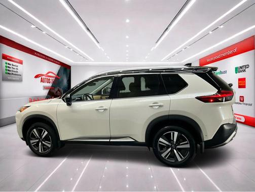 Pearl White Tricoat/Super Black 2023 Nissan Rogue Platinum
