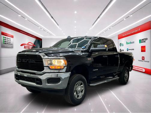 Diamond Black Crystal Pearlcoat 2021 RAM 2500 Tradesman Crew Cab 4x4 6'4' Box