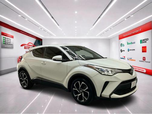 Blizzard Pearl 2021 Toyota C-HR XLE