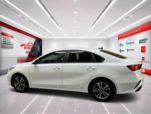 Snow White Pearl 2023 Kia Forte LXS