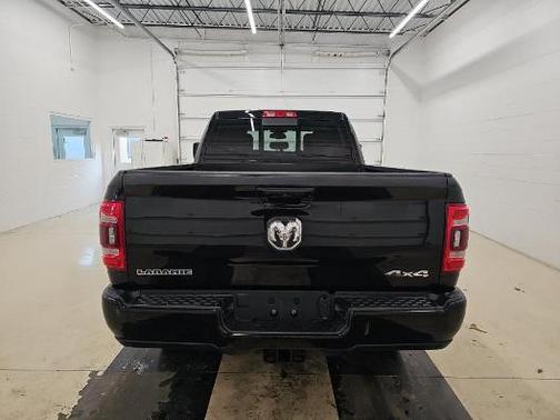 Diamond Black Crystal Pearlcoat 2024 RAM 2500 Laramie Crew Cab 4x4 6'4' Box