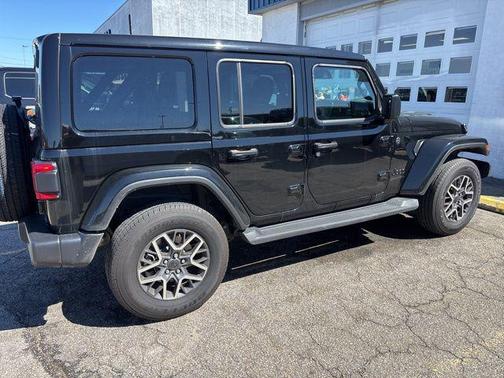 2025 Jeep Wrangler 4-Door Sahara 4x4