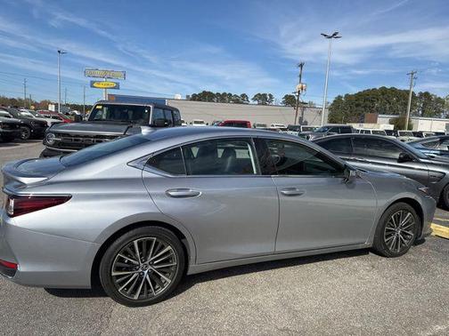 Iridium 2024 Lexus ES 300h Base