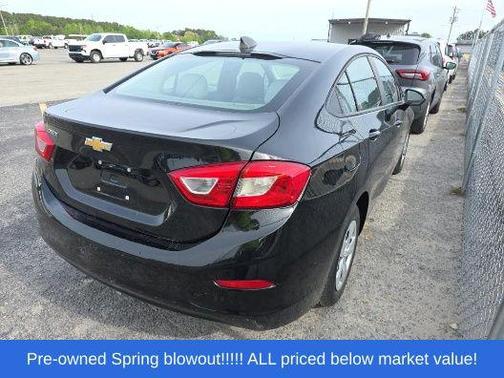 Mosaic Black Metallic 2018 Chevrolet Cruze LS