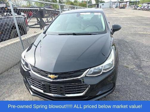 Mosaic Black Metallic 2018 Chevrolet Cruze LS