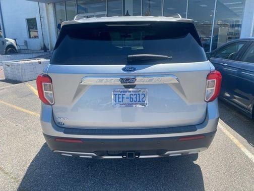 ICONIC SILVER METALLIC 2021 Ford Explorer XLT