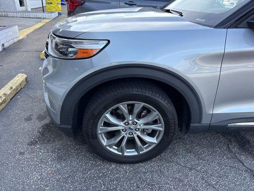 ICONIC SILVER METALLIC 2020 Ford Explorer XLT