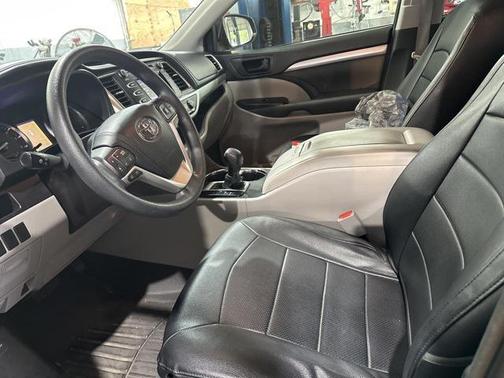2016 Toyota Highlander LE