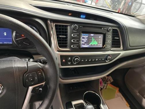2016 Toyota Highlander LE