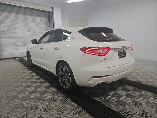 Bianco 2019 Maserati Levante Base