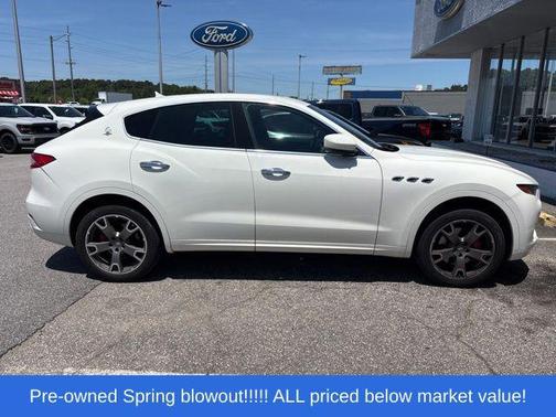 Bianco 2019 Maserati Levante Base