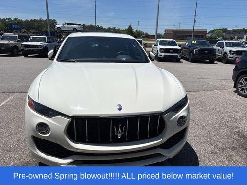 Bianco 2019 Maserati Levante Base