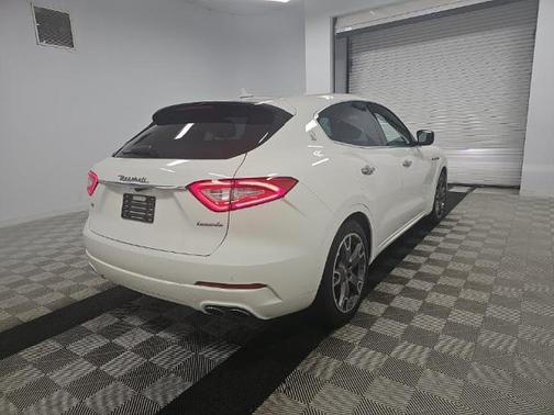 Bianco 2019 Maserati Levante Base