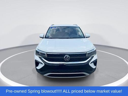 Pure White 2022 Volkswagen Taos 1.5T SE
