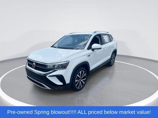 Pure White 2022 Volkswagen Taos 1.5T SE