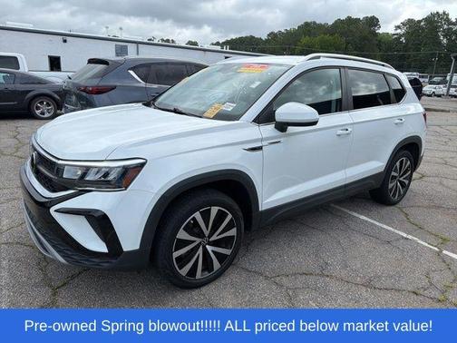 Pure White 2022 Volkswagen Taos 1.5T SE