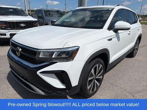 Pure White 2022 Volkswagen Taos 1.5T SE