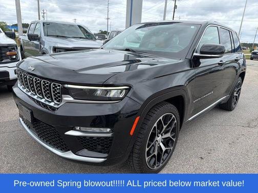 Diamond Black Crystal Pearlcoat 2022 Jeep Grand Cherokee Summit