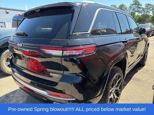 Diamond Black Crystal Pearlcoat 2022 Jeep Grand Cherokee Summit