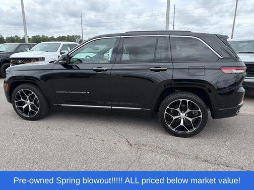 Diamond Black Crystal Pearlcoat 2022 Jeep Grand Cherokee Summit
