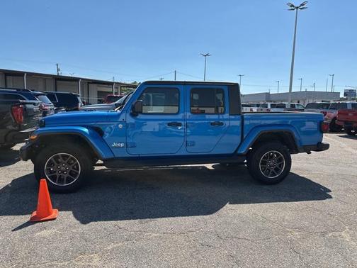 2022 Jeep Gladiator Overland