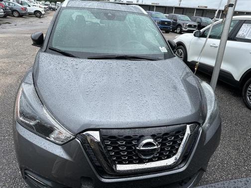 2020 Nissan Kicks SR