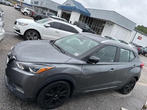 2020 Nissan Kicks SR