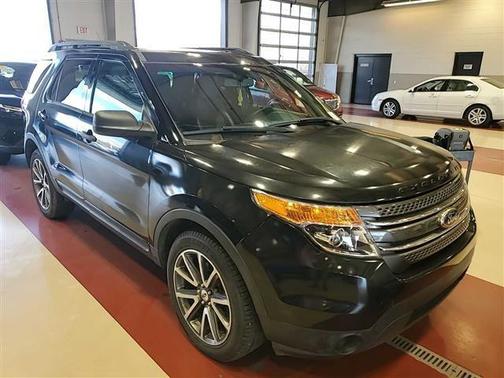 TUXEDO BLACK METALLIC 2015 Ford Explorer XLT