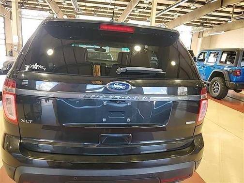 TUXEDO BLACK METALLIC 2015 Ford Explorer XLT
