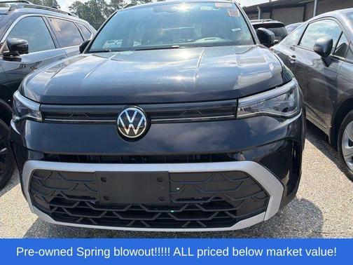 Deep Black 2025 Volkswagen Taos 1.5T S