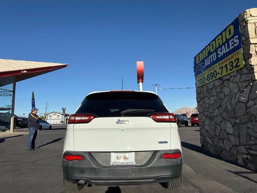 2016 Jeep Cherokee Sport