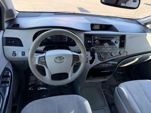 2011 Toyota Sienna LE