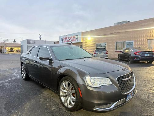 2018 Chrysler 300 Touring