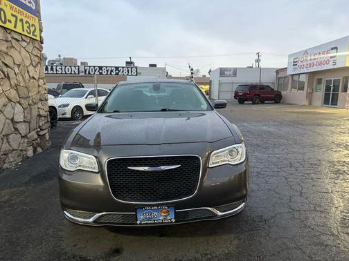 2018 Chrysler 300 Touring