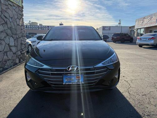 2020 Hyundai ELANTRA SE