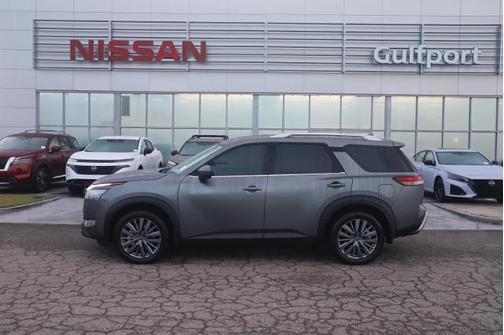 2025 Nissan Pathfinder SL