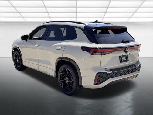 2025 Volkswagen Tiguan 2.0T SE R-Line Black