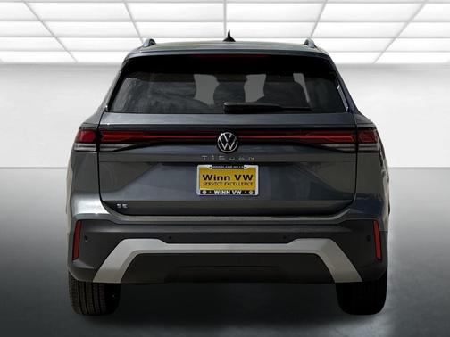 Platinum Gray Metallic 2026 Volkswagen Tiguan 2.0T SE
