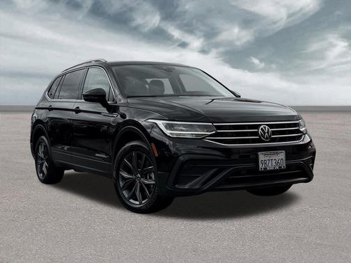 Deep Black 2022 Volkswagen Tiguan 2.0T SE