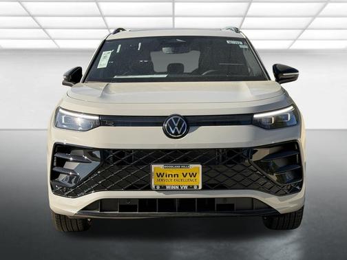 Sandstone 2026 Volkswagen Tiguan 2.0T SE R-Line Black